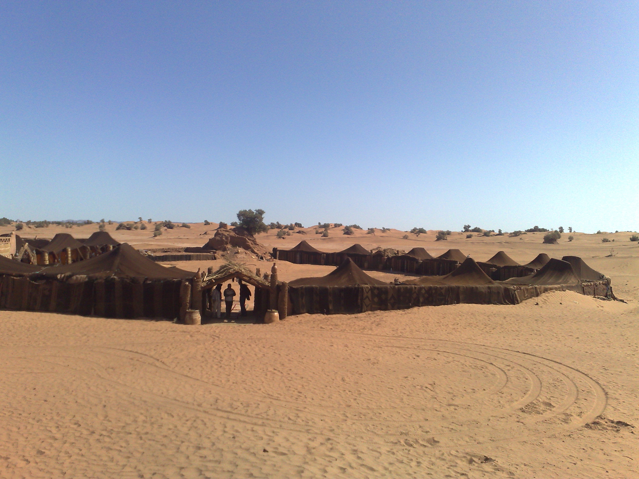 Circuit dans le désert de zagoua avec nuit en tente bédouine